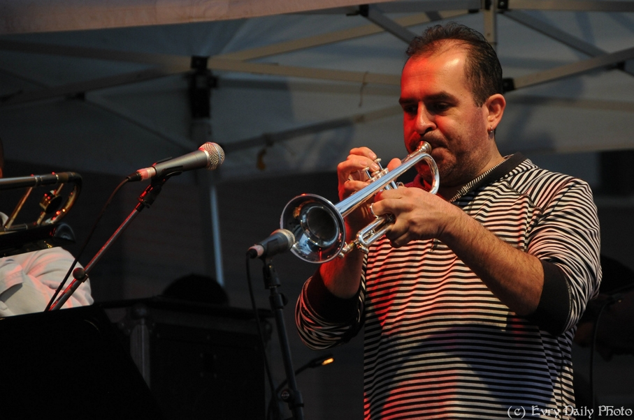 Evry Daily Photo - Fete de la Musique Evry 2010 - Yuri Buenaventura - large - 4736109376.jpg